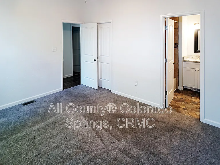 53 Royal Crest Dr — Photo 20