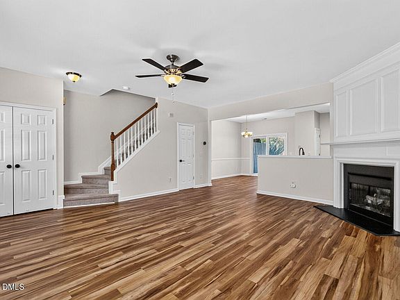 3rd image of 4327 Vienna Crest Dr