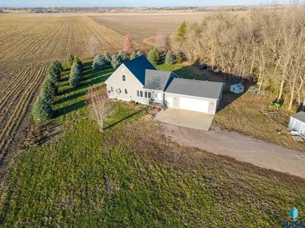 47568 275th St, Harrisburg, SD 57032