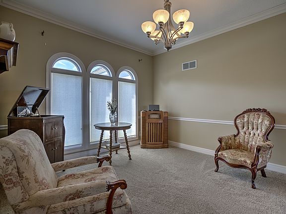 4th image of 272 SE Citadel Dr