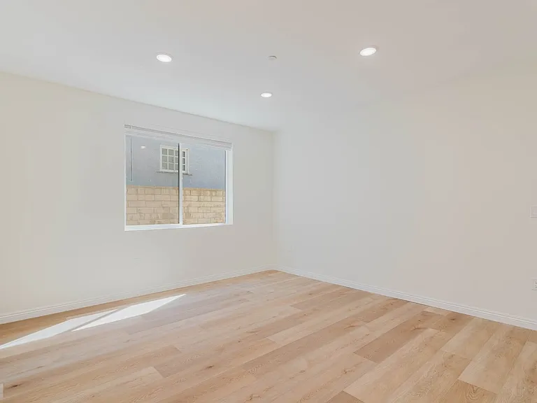1079 E Elmwood Ave — Photo 22