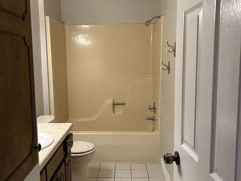 901 Locke Dr — Photo 12