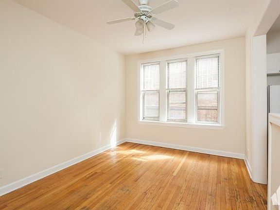 5th image of 550 W Aldine Ave #W3