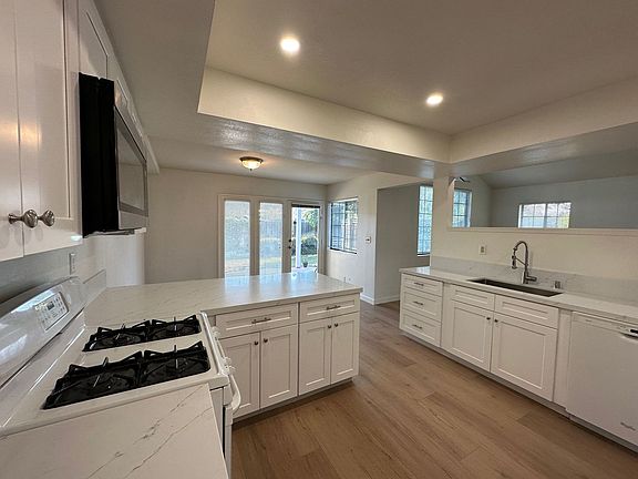 5th image of 2446 Chiquita Ln