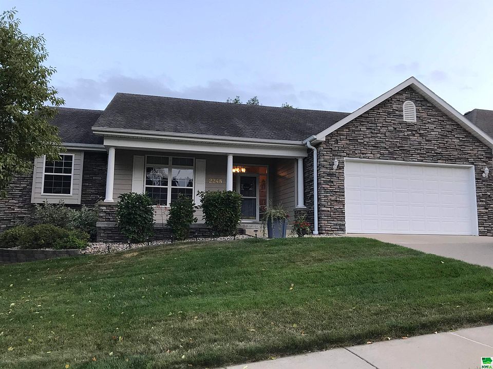 1st image of 2248 Pueblo Dr