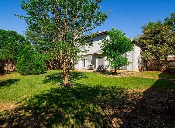 5th image of 919 Woodhollow Ln