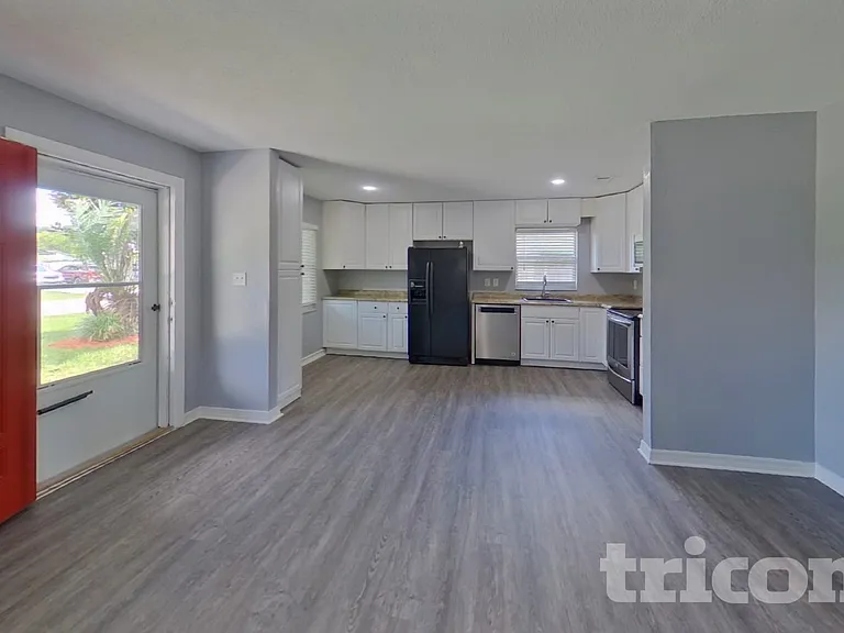 947 Rich Dr — Photo 3