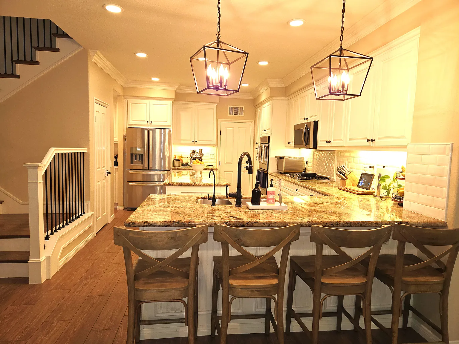 5 bed, 3201 sqft, $4,500 — Photo 4