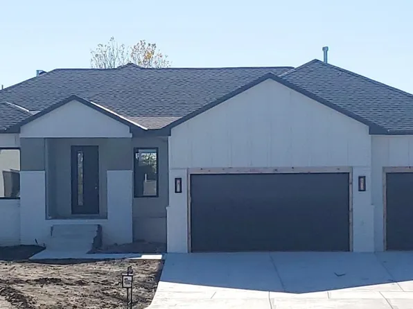 1223 W Lakeway Ct, Andover, KS 67002