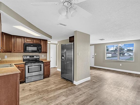 5th image of 9803 Richwood Ln