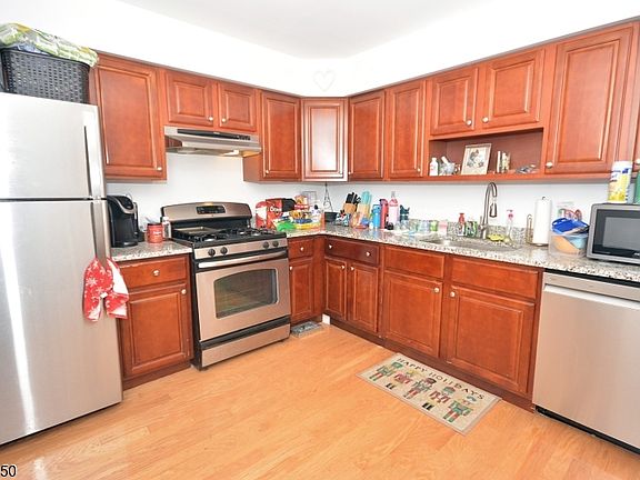 5th image of 80 Wyndham Pl