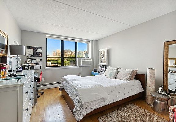 3rd image of 301 Cathedral Pkwy APT 7S