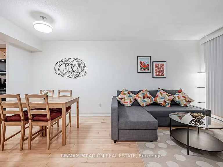 250 Wellington St W #228 — Photo 17