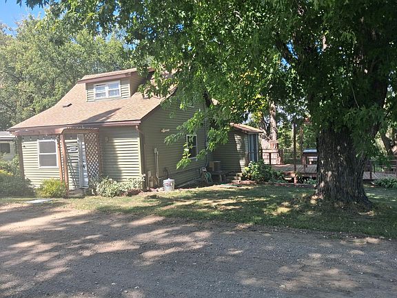 2nd image of 410 W Pleasant Ave
