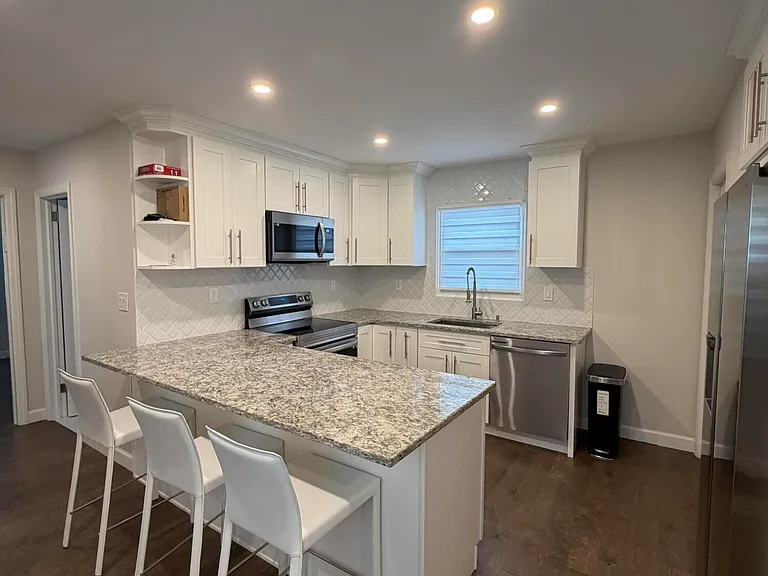 185 Elmwood Rd — Photo 9