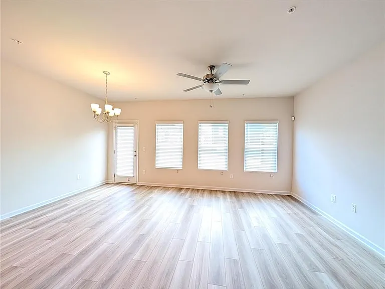 1354 Willow Brook Cir — Photo 3