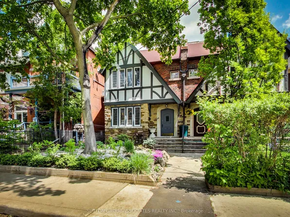 125 Walmer Rd, Toronto, ON M5R 2X8