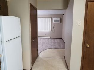 401 W Short St APT 4, Solon, IA 52333