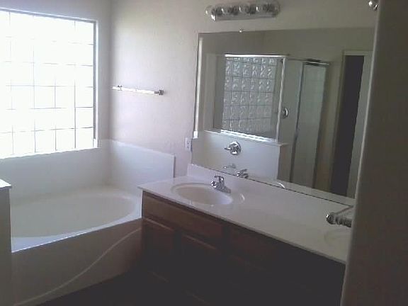 5th image of 2420 W Park St