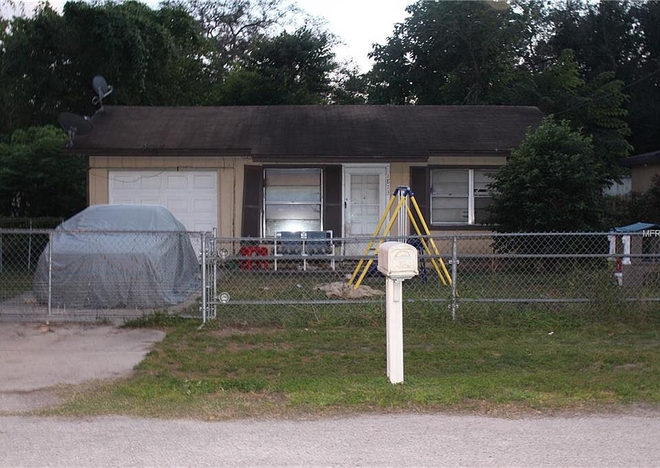 2nd image of 1813 E Poinsettia Ave