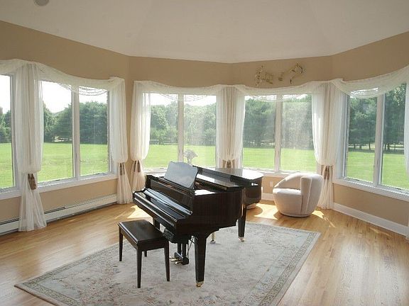 MUSIC ROOM