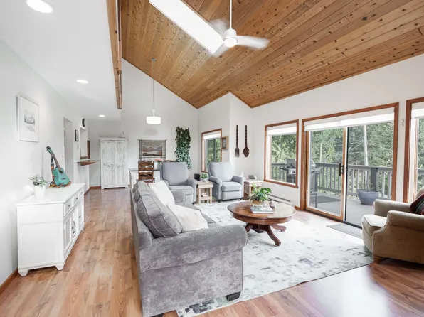 8096 Westwood Rd, Sunshine Coast, BC V7Z 1A7