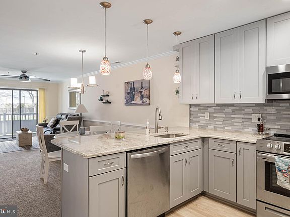 2nd image of 201 S Heron Dr #1G
