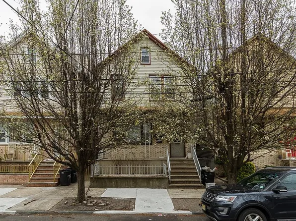 81 East 24th Street image 1 of 40