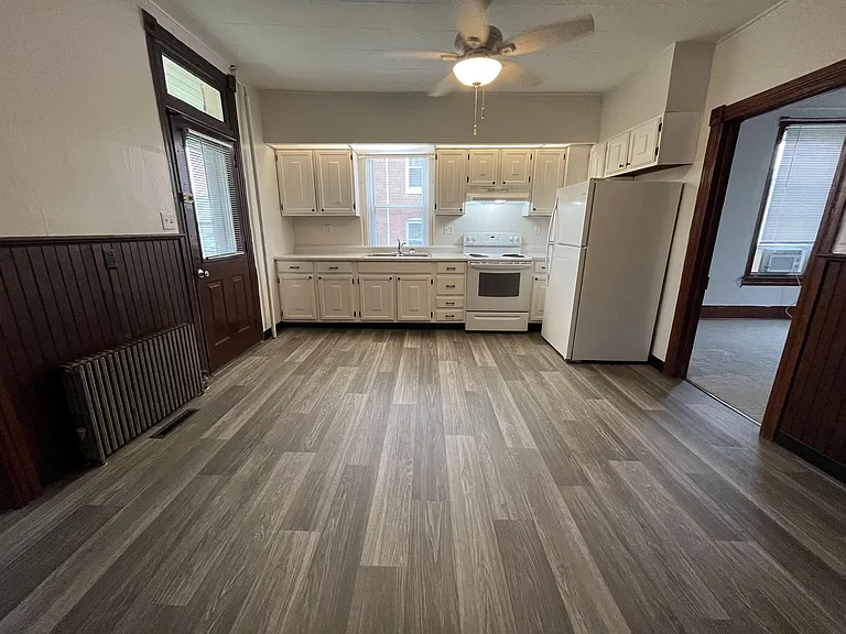 18 E Main St — Photo 6