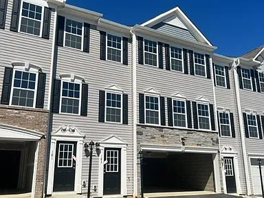 185 Lockheed Dr Coraopolis PA | Zillow