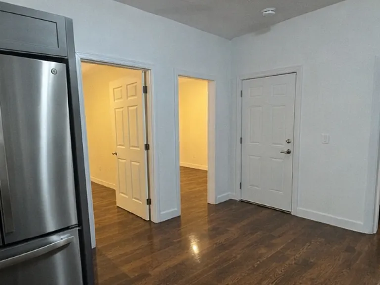 118 Locust St — Photo 2