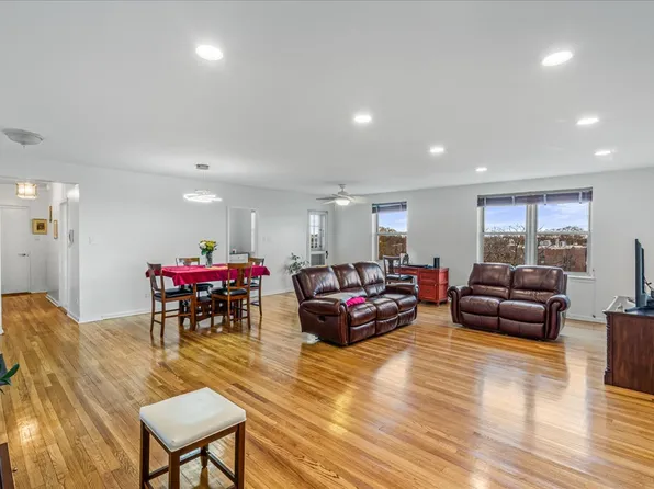 162-01 Powells Cove Boulevard image 4 of 27