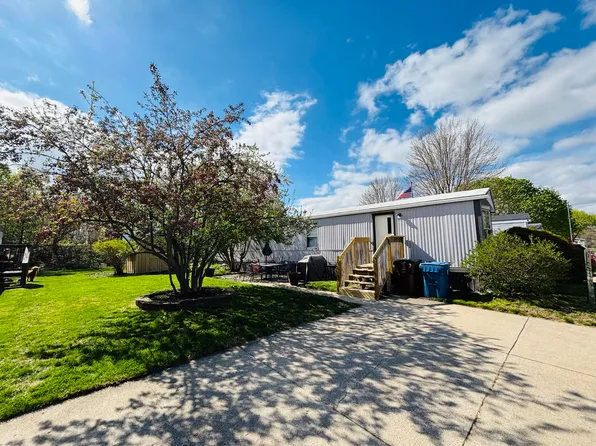 1765 Rhoda St, Lowell, MI 49331