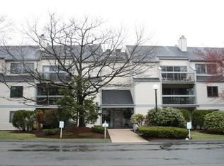 1100 Salem St APT 3, Lynnfield, MA 01940