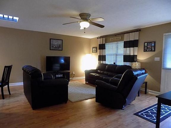 4th image of 703 Seven Oaks Dr