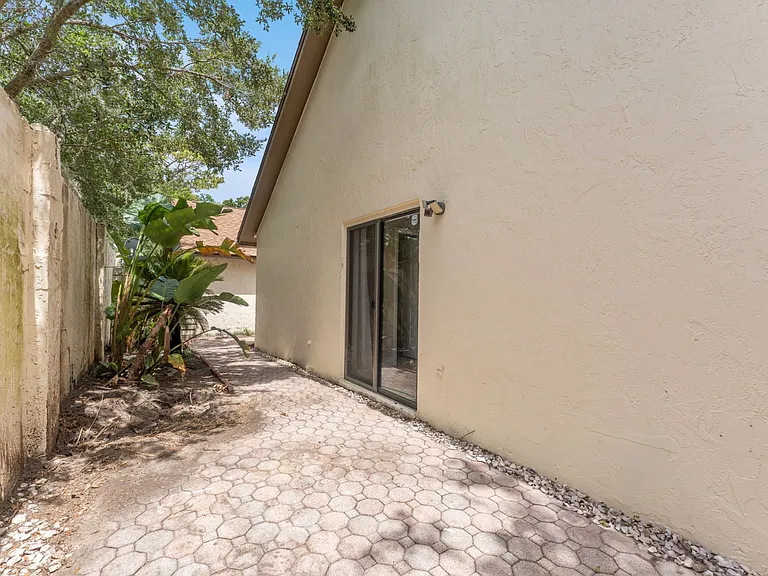 13721 Lazy Oak Dr — Photo 26