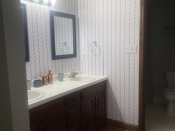 Ensuite master bathroom