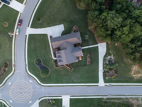 5th image of 916 Ashland Falls Dr