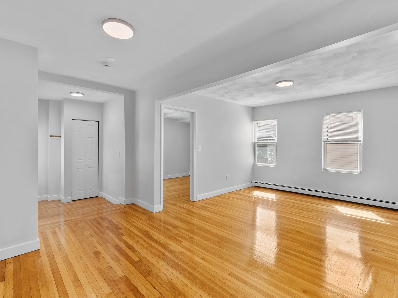 3 bed, 1100 sqft, $3,550 — Photo 3