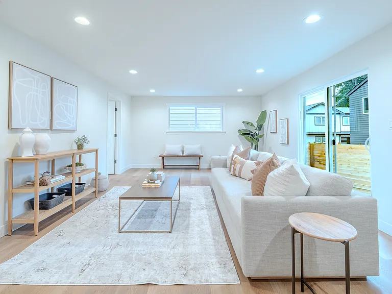 515 NE 123rd St — Photo 40