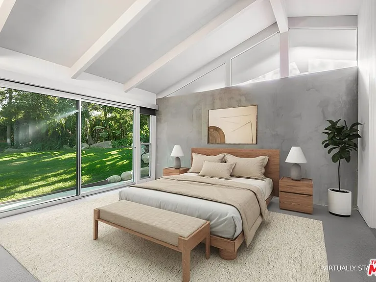 1127 Angelo Dr — Photo 14