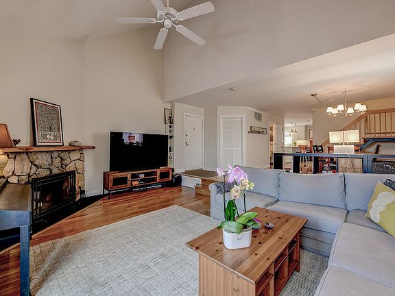 3rd image of 598 Sanderling Ct #598