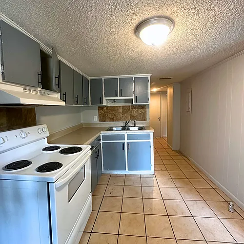 501 W Gordon St Photo 1