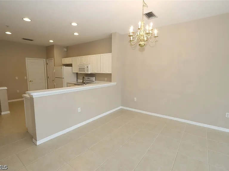 1172 Oxford Ln #27 — Photo 7