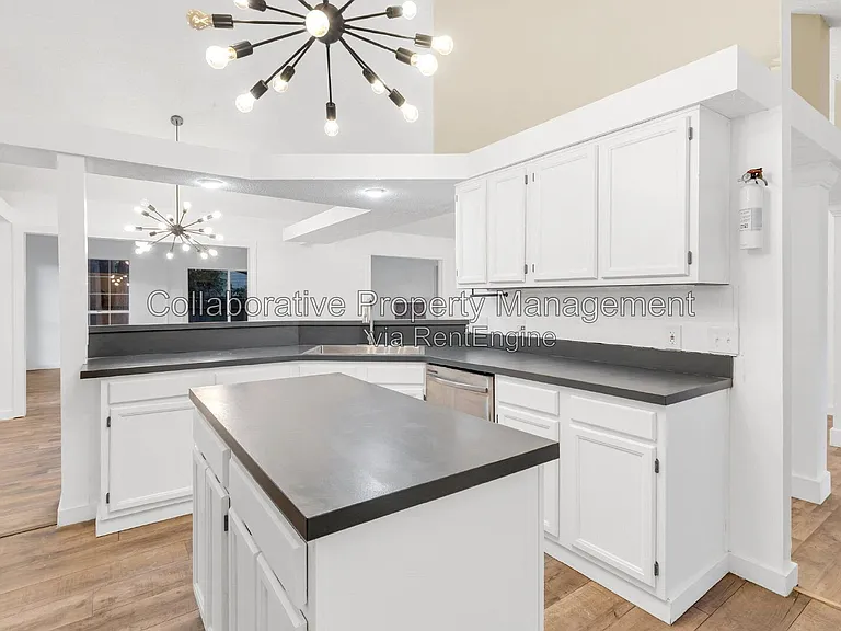 6 English Saddle Ct — Photo 3