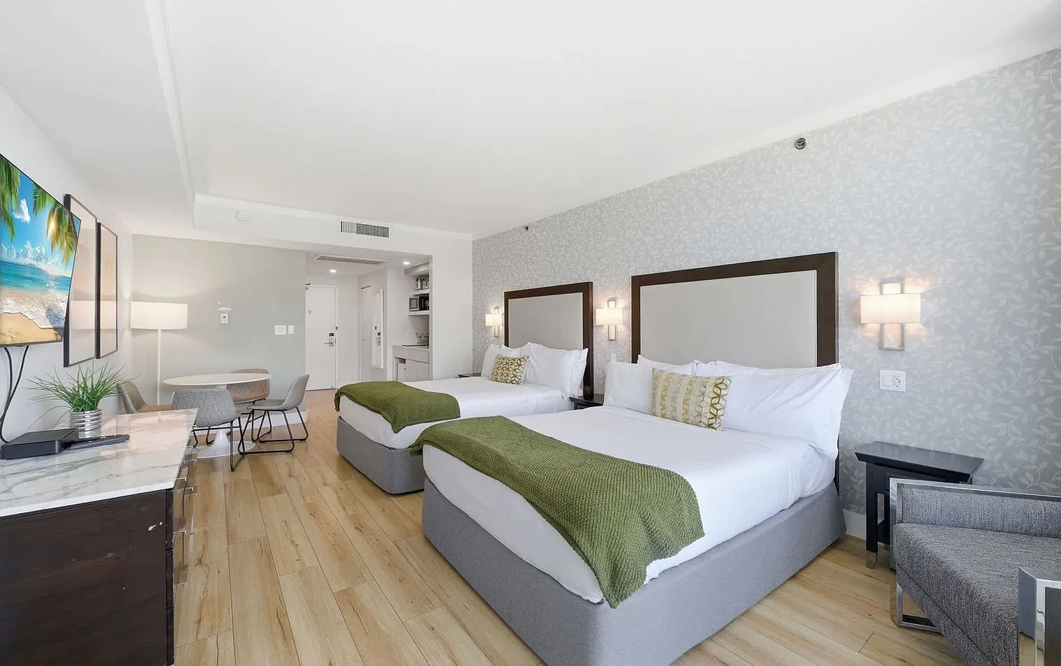 Studio, 1.0 bath, 398 sqft, $6,232 — Photo 2