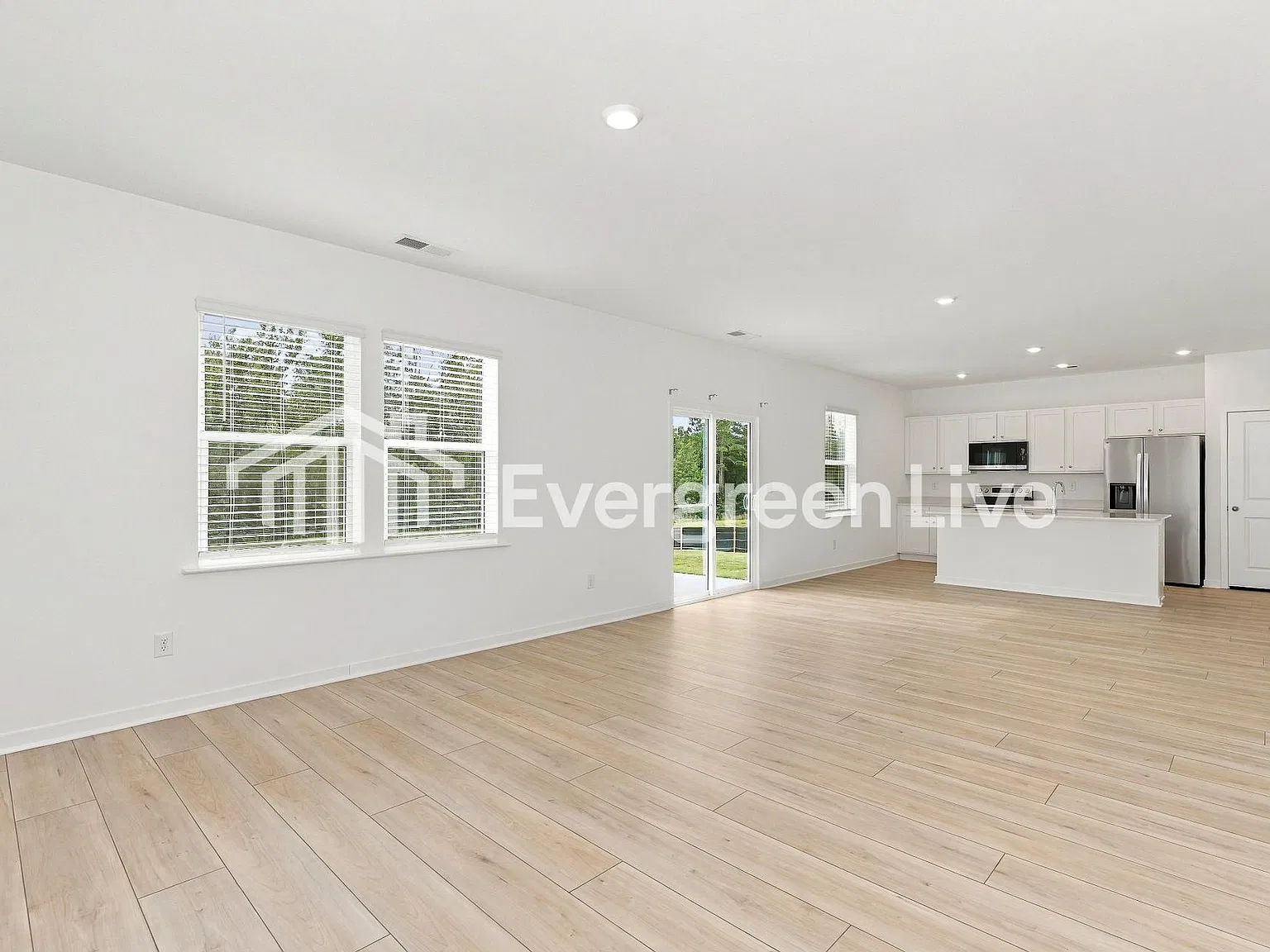 4 bed, 2.5 bath, 2233 sqft, $2,180 — Photo 2