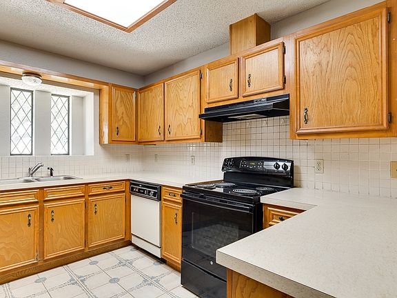 5th image of 2220 Arthur Ave