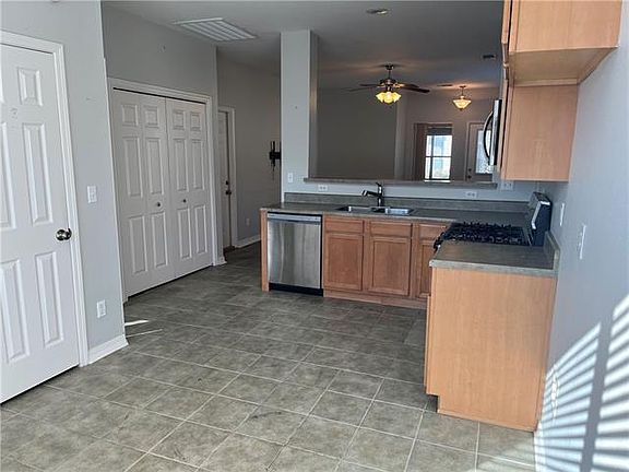 3rd image of 1070 Linda Lou Ln