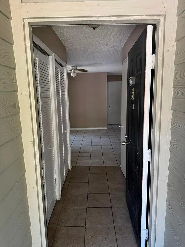 1 bed, 566 sqft, $1,300 — Photo 3